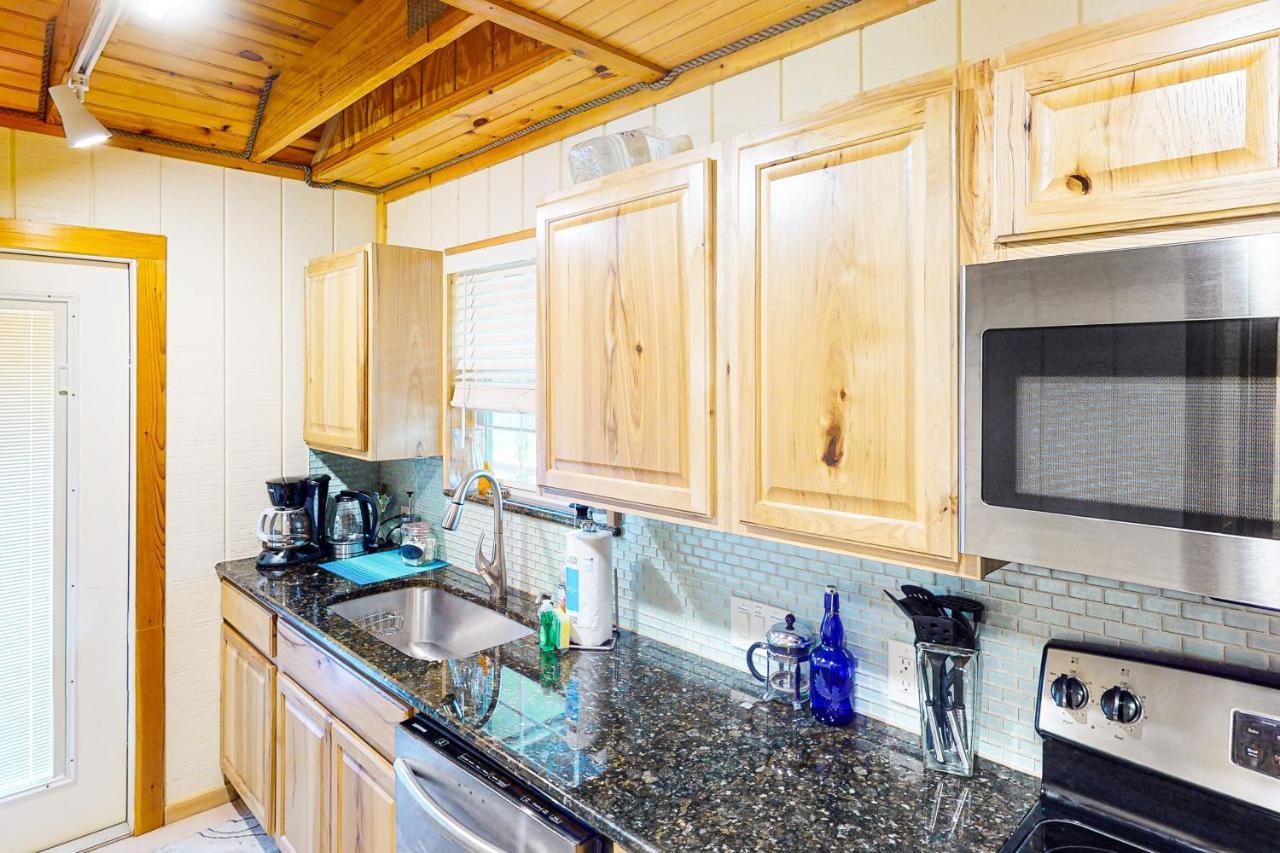 Cabin-Style Book House & Writing Barn Austin Room photo