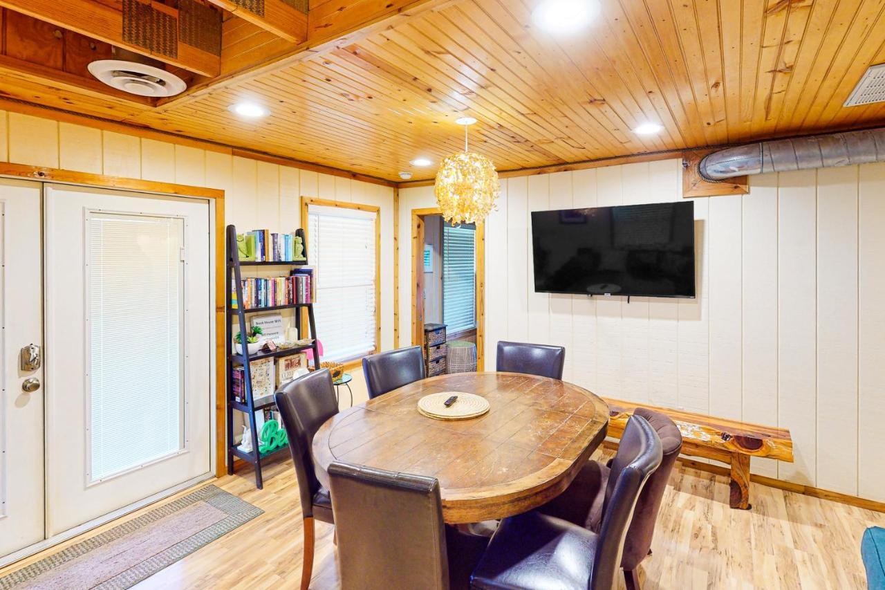 Cabin-Style Book House & Writing Barn Austin Room photo