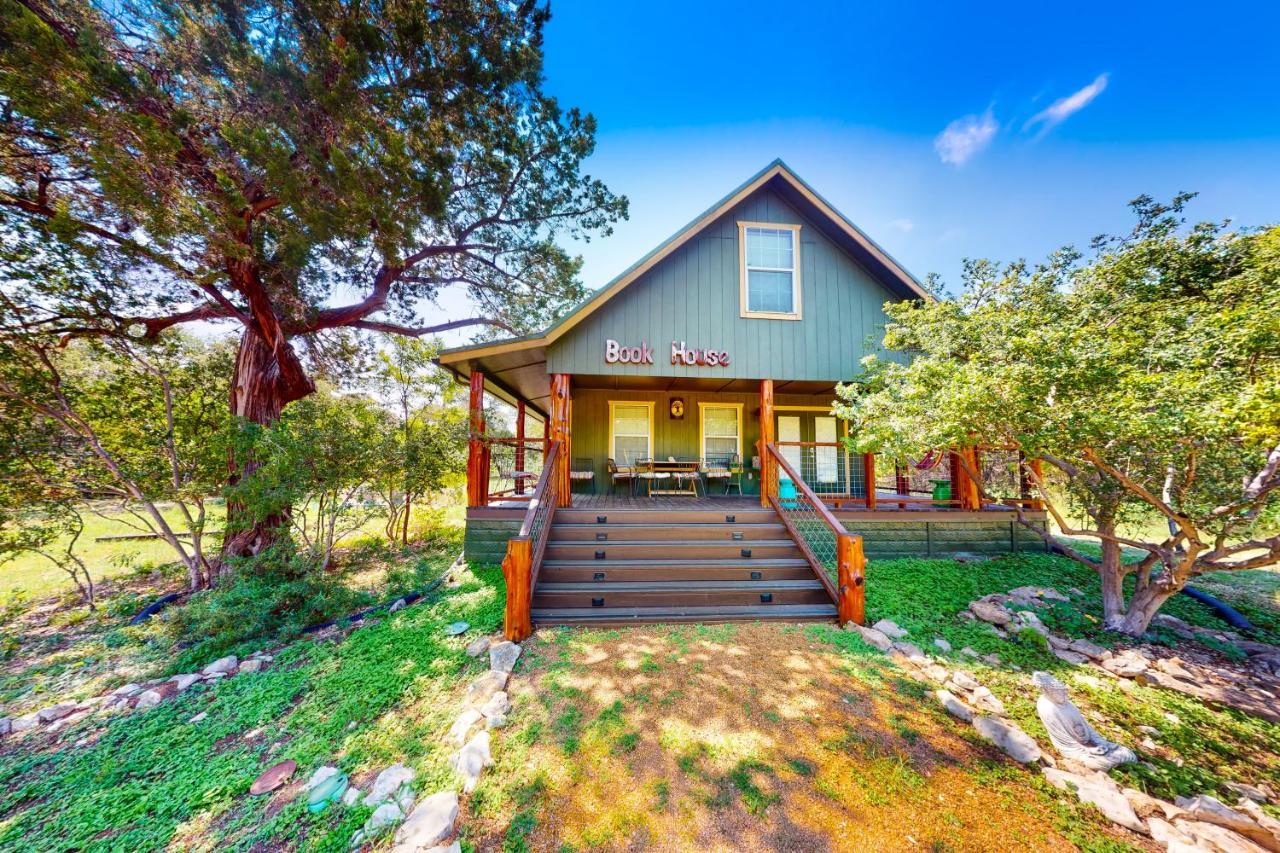 Cabin-Style Book House & Writing Barn Austin Room photo