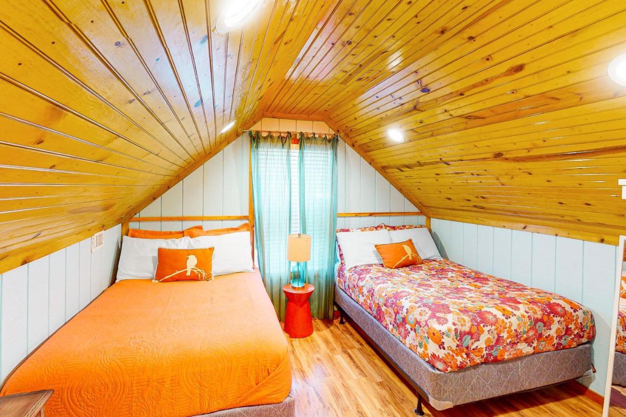Cabin-Style Book House & Writing Barn Austin Room photo