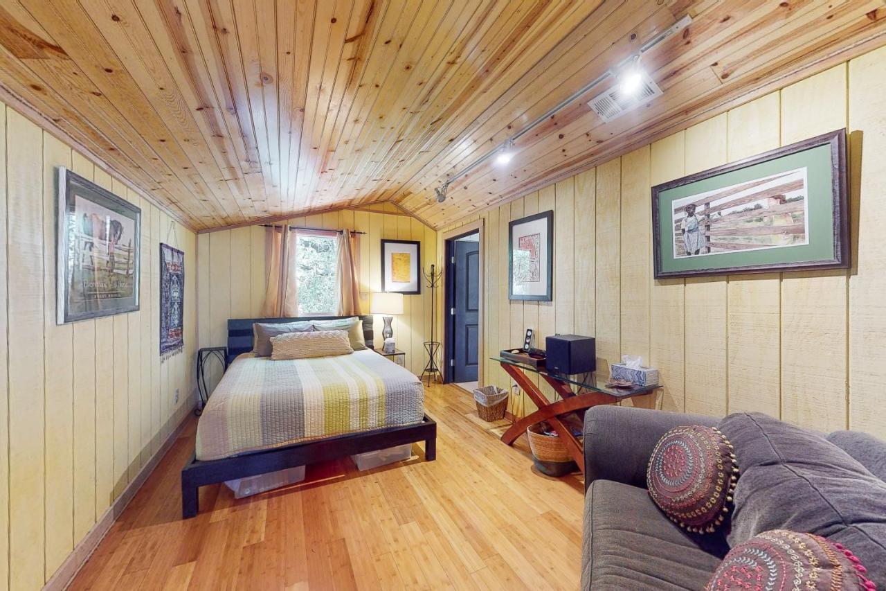 Cabin-Style Book House & Writing Barn Austin Room photo