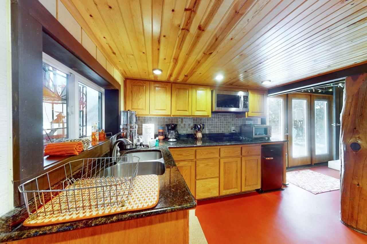 Cabin-Style Book House & Writing Barn Austin Room photo