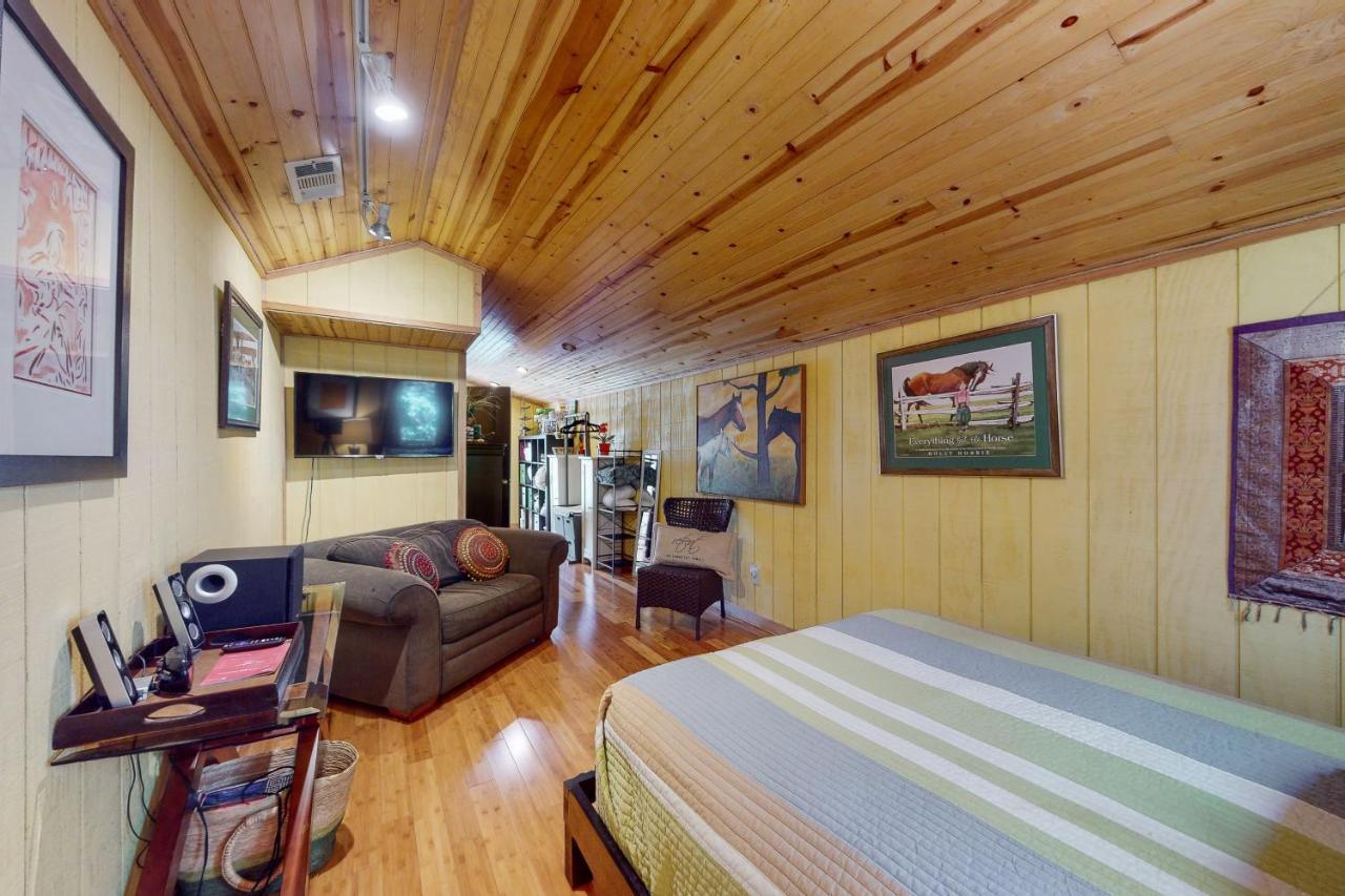 Cabin-Style Book House & Writing Barn Austin Room photo
