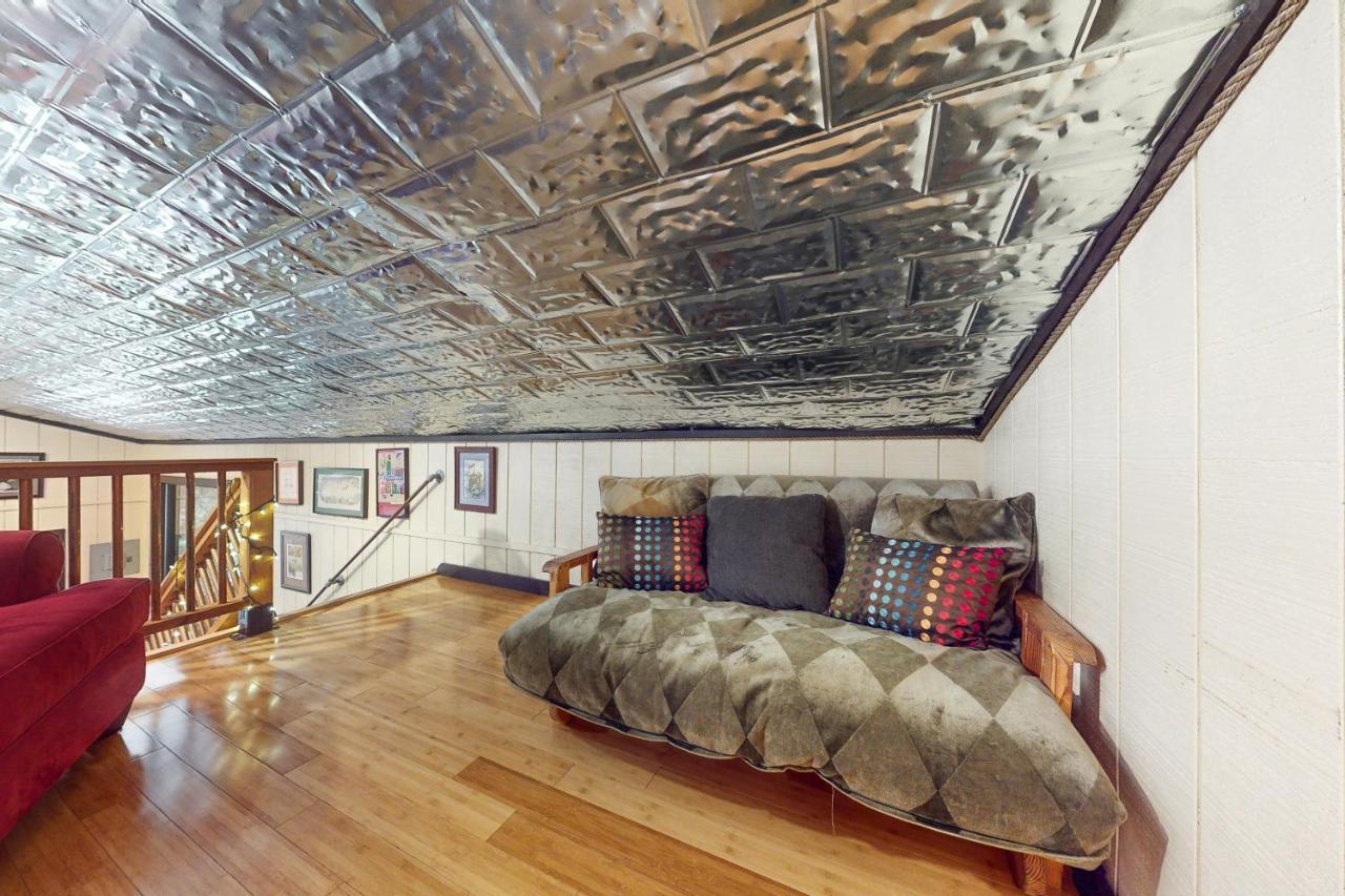 Cabin-Style Book House & Writing Barn Austin Room photo