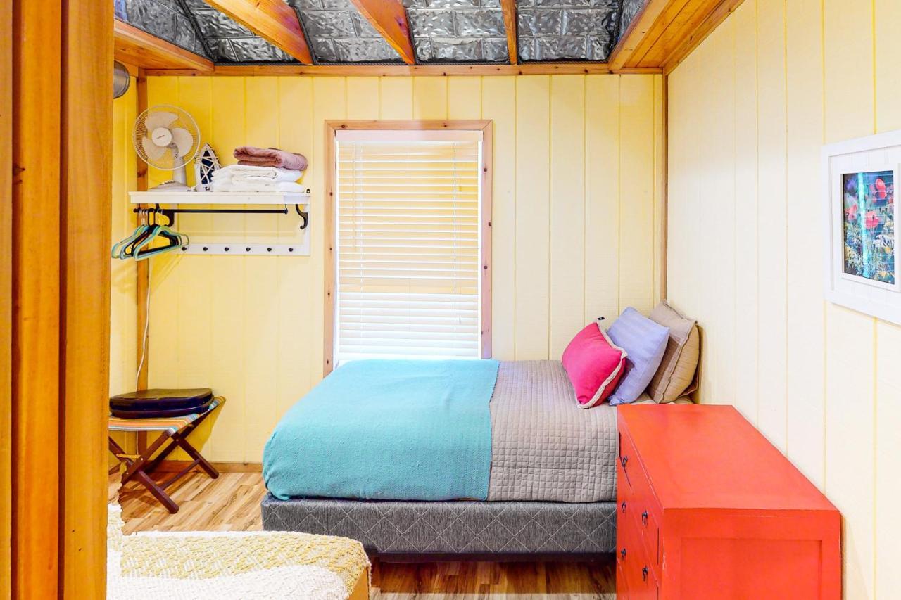 Cabin-Style Book House & Writing Barn Austin Room photo